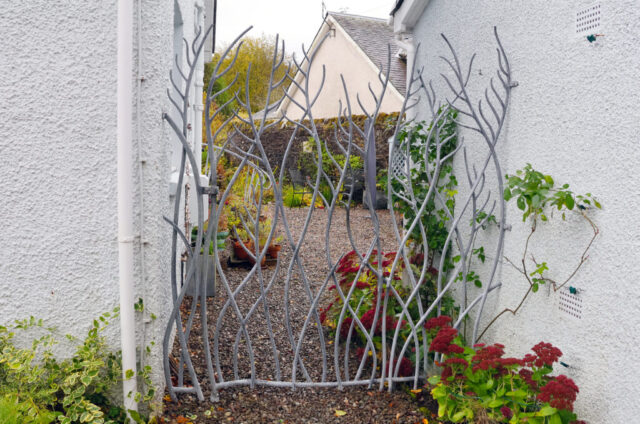 Grassy stem gate with side panels. Galvanised and an acid etched finish.