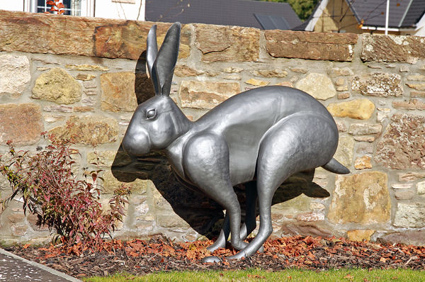 Commissioned by CALA Homes for the entrance to a new housing development in Eskbank, a series of 4 larger than life running hares. Forged and fabricated from mild steel, galvanised and painted.